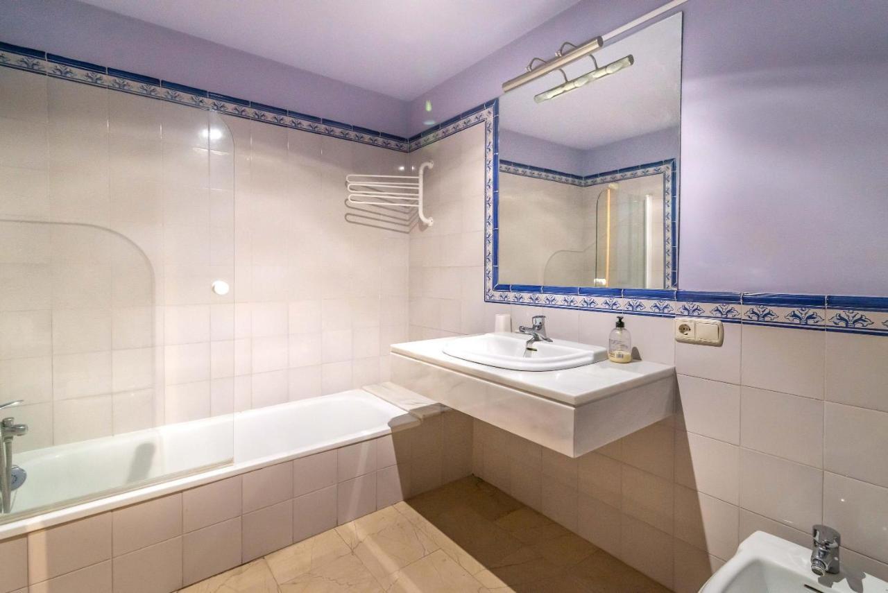 Spacious Apartment In マルベーリャ エクステリア 写真